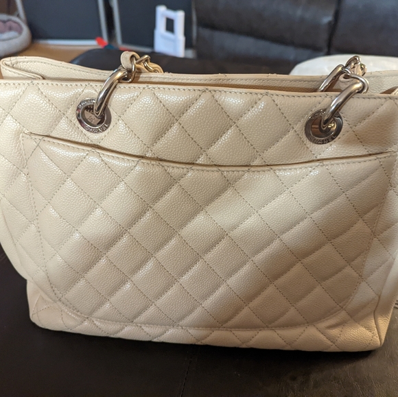 AUTHENTIC CHANEL BAG - Picture 3 of 3